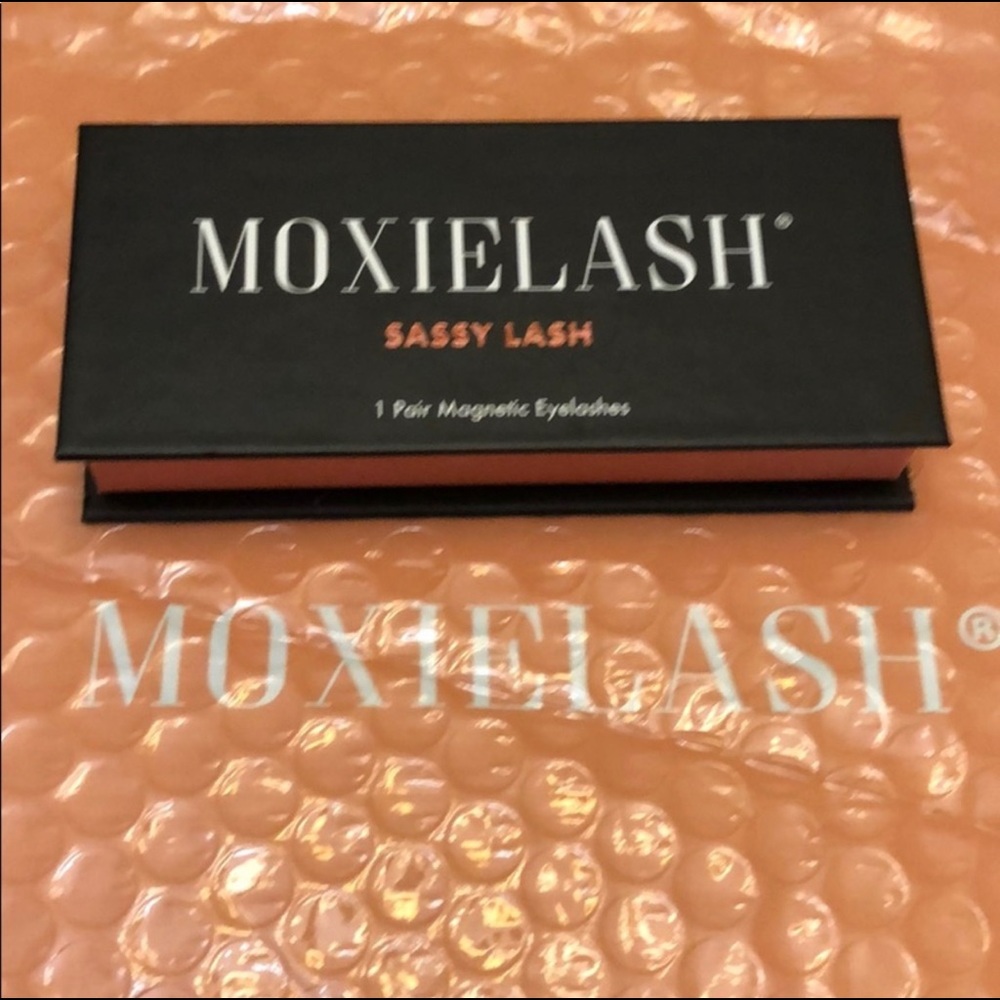 Moxielash 2 pair of Sassy lashes + mini eyeliner!